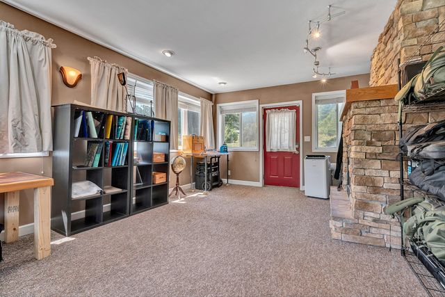17 Valley View RD, Hardy, VA 24101