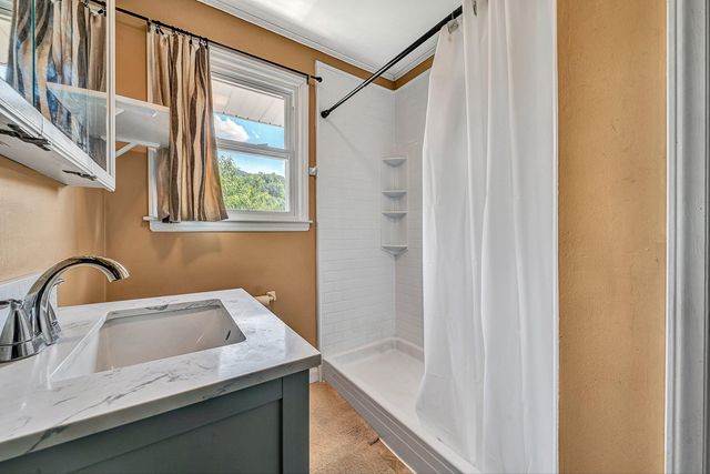 17 Valley View RD, Hardy, VA 24101
