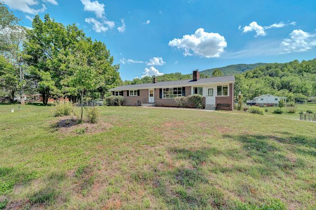 17 Valley View RD, Hardy, VA 24101
