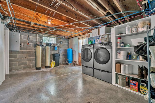 17 Valley View RD, Hardy, VA 24101