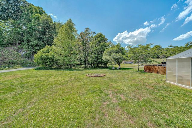 17 Valley View RD, Hardy, VA 24101