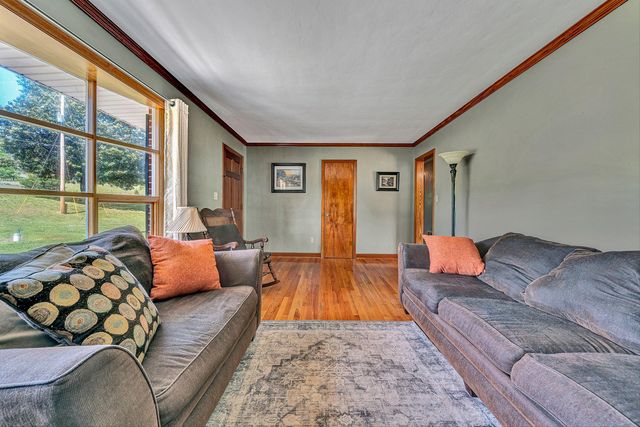 17 Valley View RD, Hardy, VA 24101