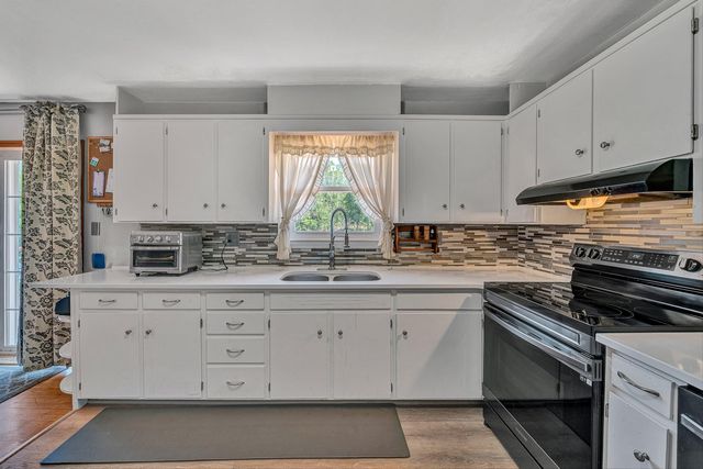 17 Valley View RD, Hardy, VA 24101