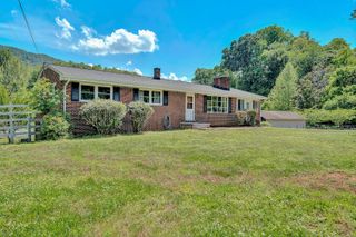 17 Valley View RD, Hardy, VA 24101