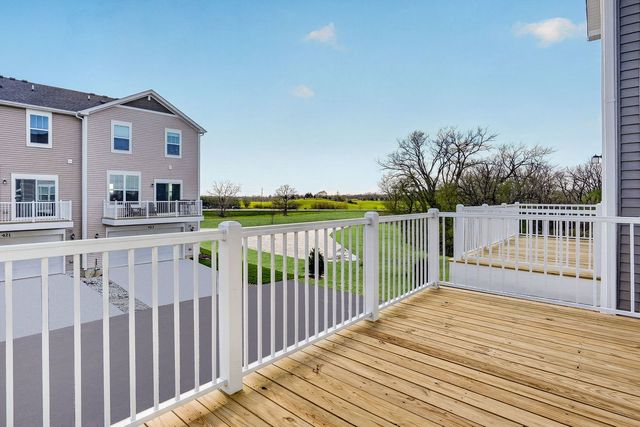 422 Red Oak Circle, Volo, IL 60020