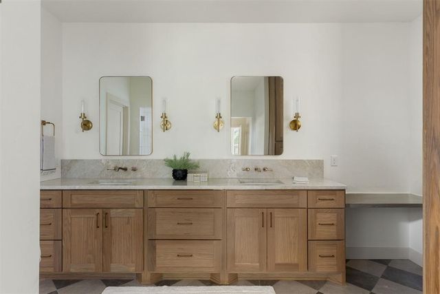 1808 Westminster Place, Nichols Hills, OK 73120