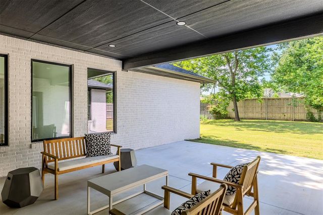 1808 Westminster Place, Nichols Hills, OK 73120