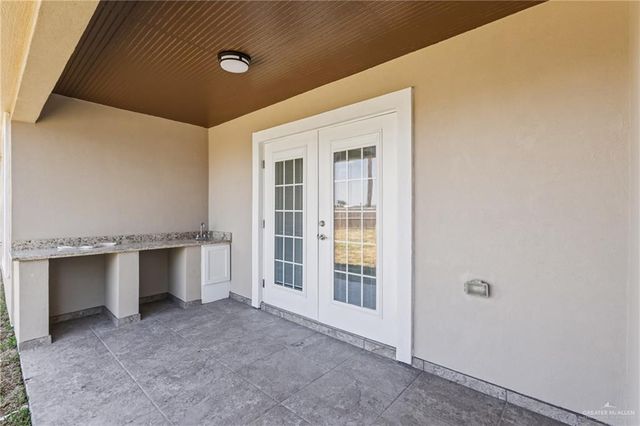 3221 N Hondo Avenue E, Mcallen, TX 78504