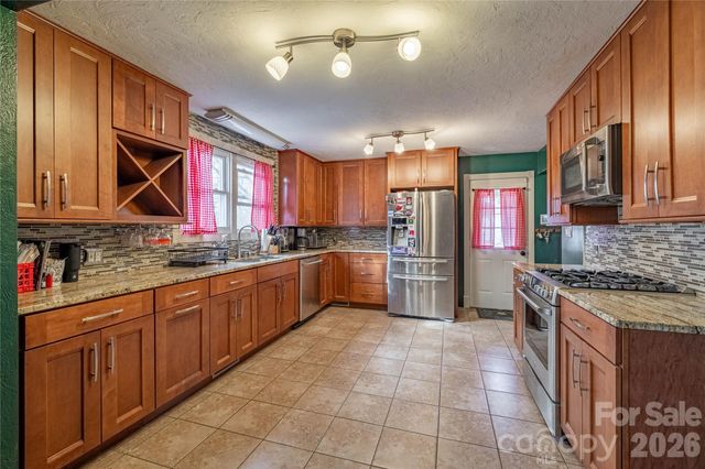 200 Falls Street, Morganton, NC 28655