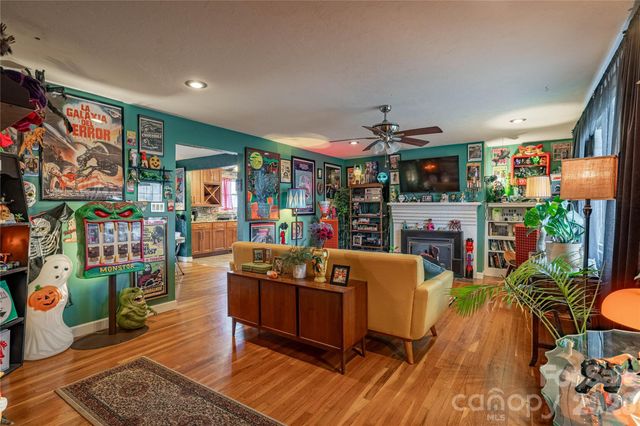 200 Falls Street, Morganton, NC 28655