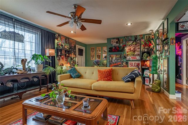 200 Falls Street, Morganton, NC 28655