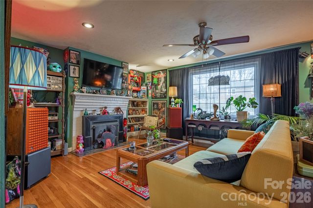 200 Falls Street, Morganton, NC 28655