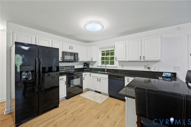 26498 Country Club Ln, Ruther Glen, VA 22546