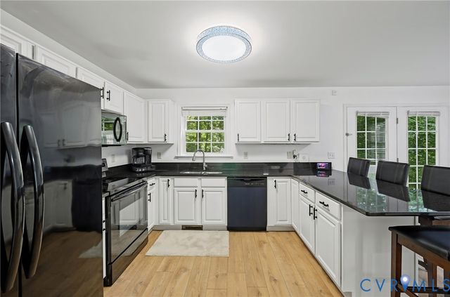 26498 Country Club Ln, Ruther Glen, VA 22546