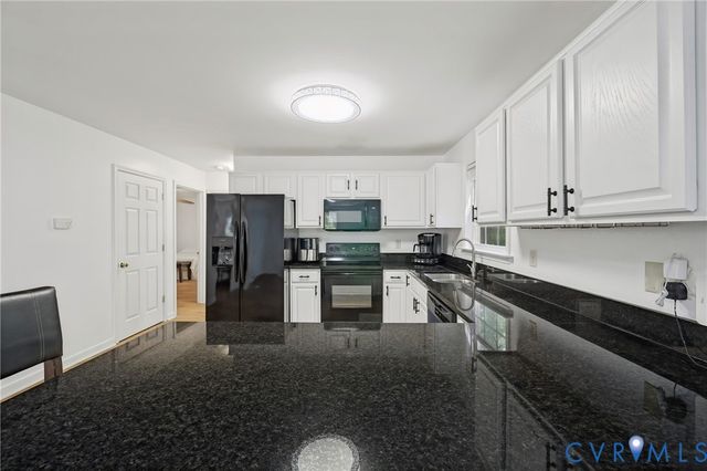 26498 Country Club Ln, Ruther Glen, VA 22546
