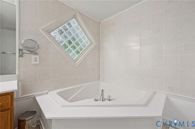 26498 Country Club Ln, Ruther Glen, VA 22546