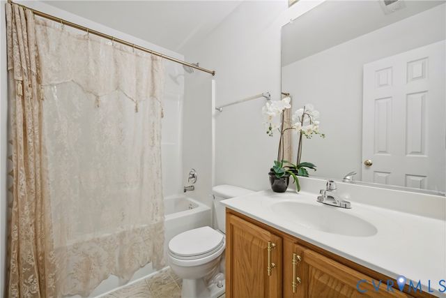 26498 Country Club Ln, Ruther Glen, VA 22546