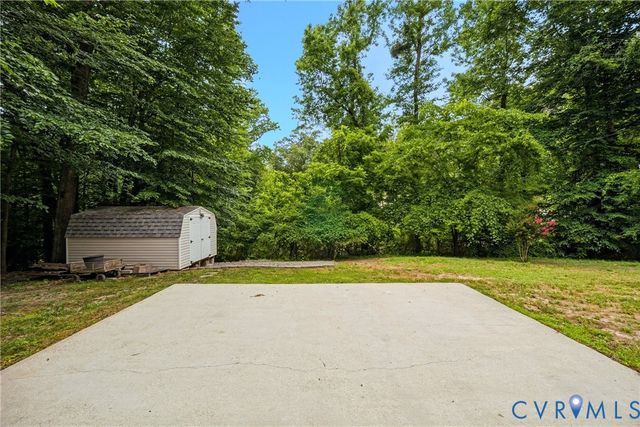 26498 Country Club Ln, Ruther Glen, VA 22546