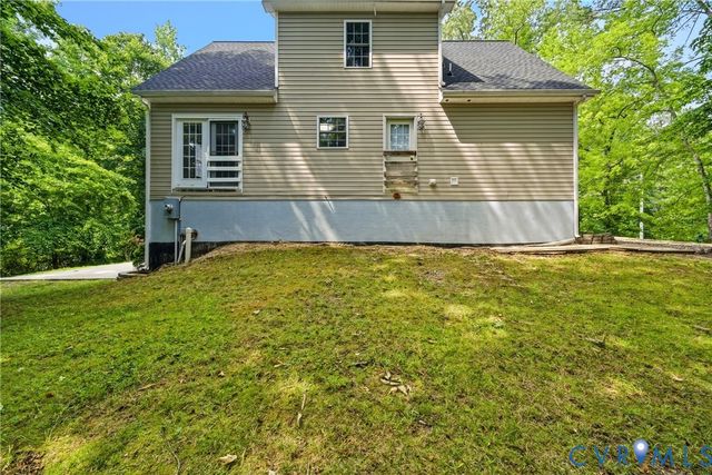 26498 Country Club Ln, Ruther Glen, VA 22546