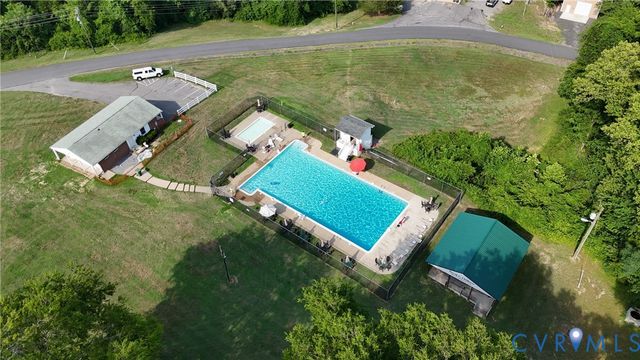26498 Country Club Ln, Ruther Glen, VA 22546