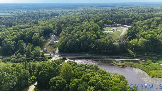 26498 Country Club Ln, Ruther Glen, VA 22546