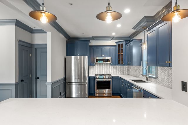 248 Presidents Ln 4, Quincy, MA 02169