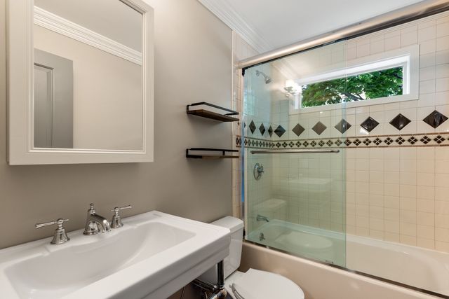 248 Presidents Ln 4, Quincy, MA 02169