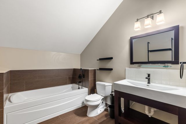 248 Presidents Ln 4, Quincy, MA 02169