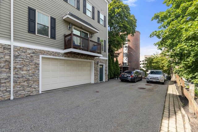 248 Presidents Ln 4, Quincy, MA 02169