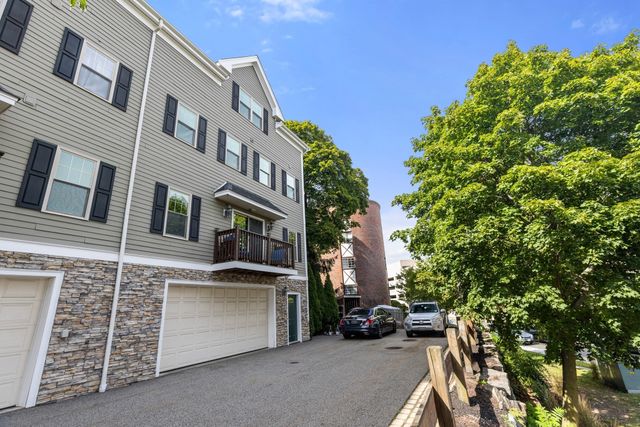 248 Presidents Ln 4, Quincy, MA 02169