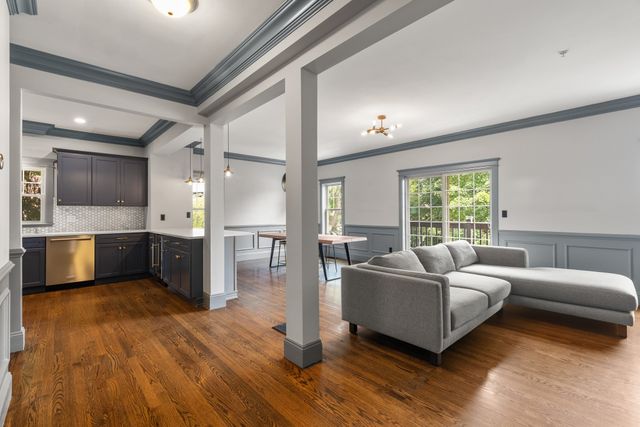 248 Presidents Ln 4, Quincy, MA 02169