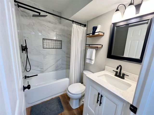 813 12th Avenue N, Texas City, TX 77590