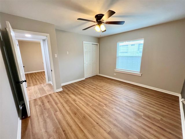 813 12th Avenue N, Texas City, TX 77590