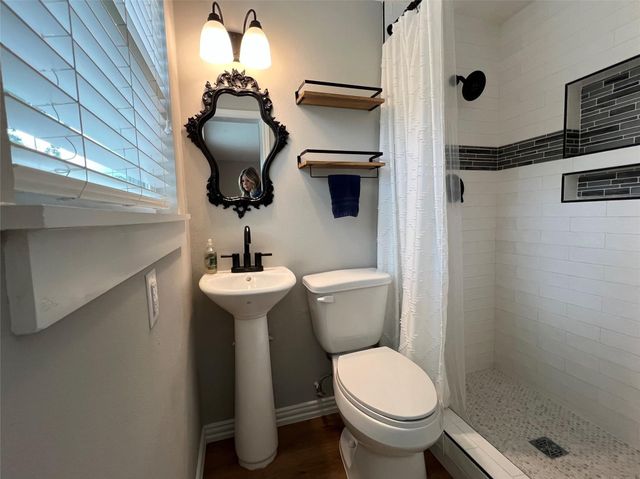 813 12th Avenue N, Texas City, TX 77590