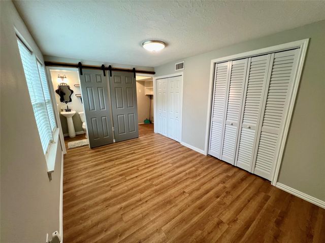 813 12th Avenue N, Texas City, TX 77590