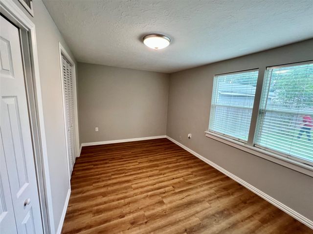 813 12th Avenue N, Texas City, TX 77590