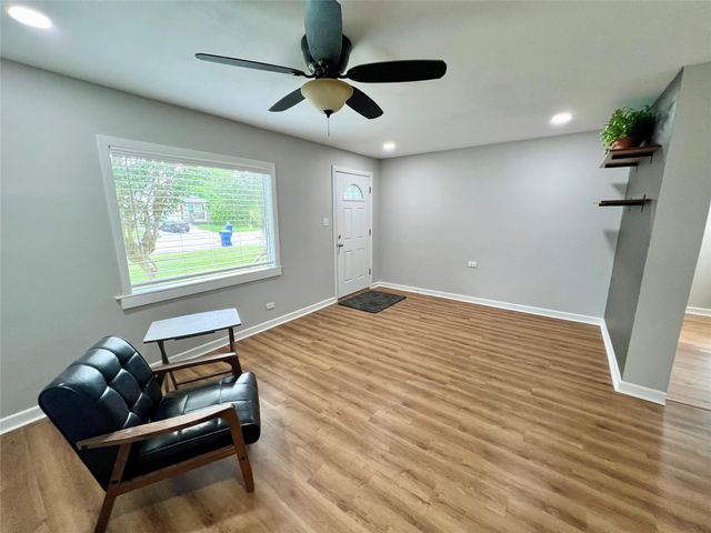 813 12th Avenue N, Texas City, TX 77590