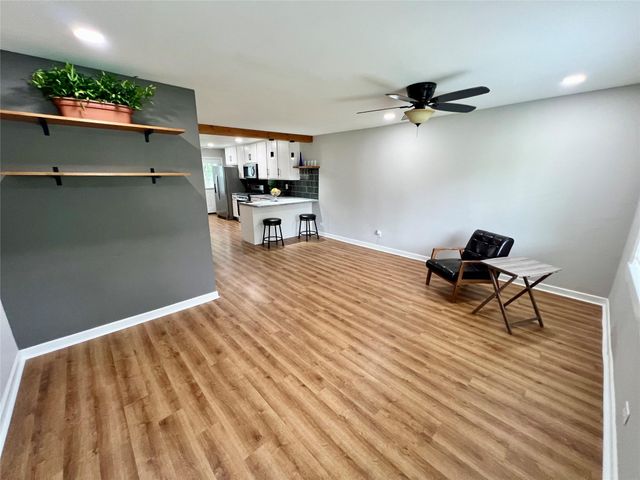 813 12th Avenue N, Texas City, TX 77590