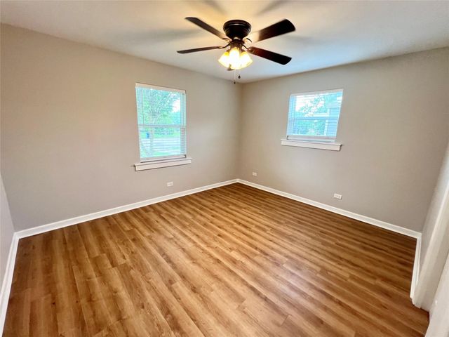 813 12th Avenue N, Texas City, TX 77590