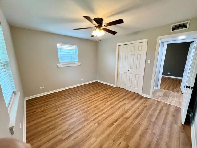 813 12th Avenue N, Texas City, TX 77590