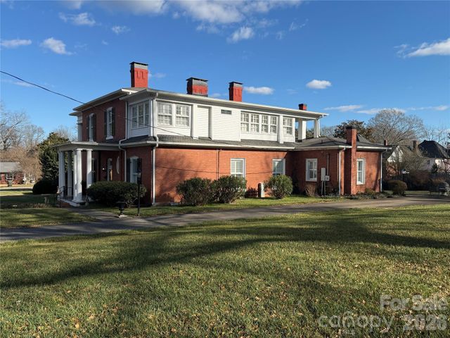15 Kings Mountain Street, York, SC 29745