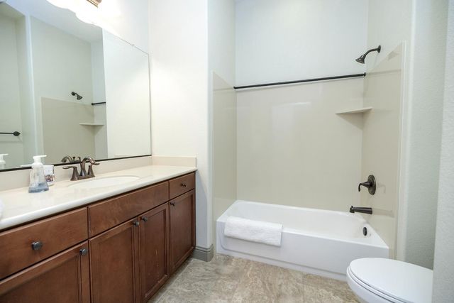 4692 Prairie Falcon Way, Turlock, CA 95382