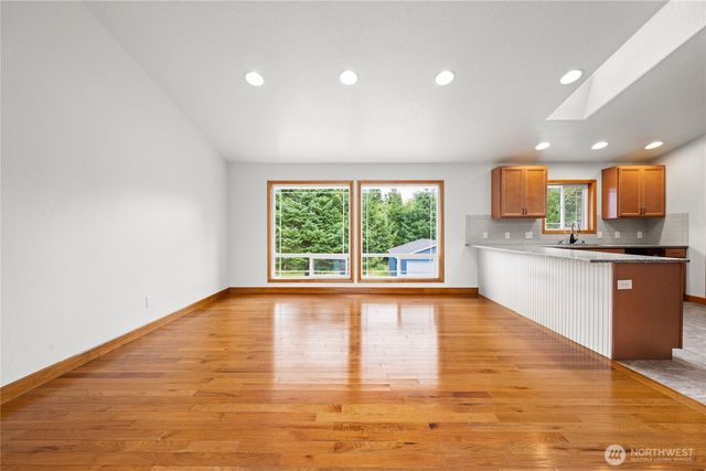 17107 Mill Ln, Long Beach, WA 98631