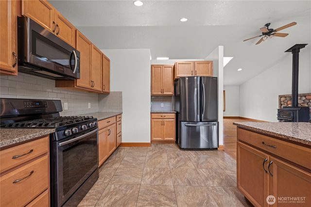 17107 Mill Ln, Long Beach, WA 98631