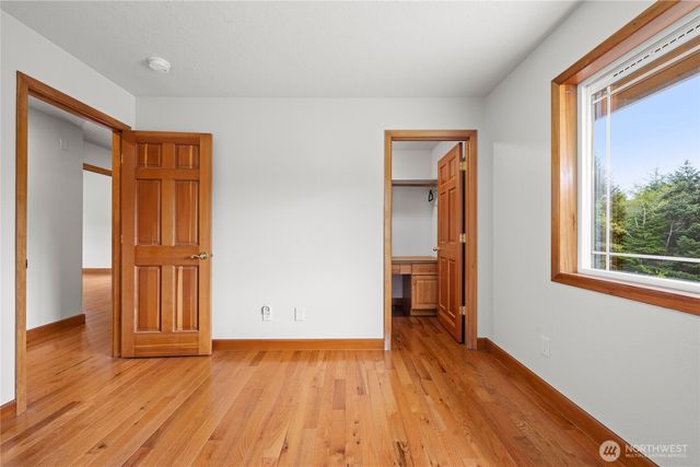 17107 Mill Ln, Long Beach, WA 98631