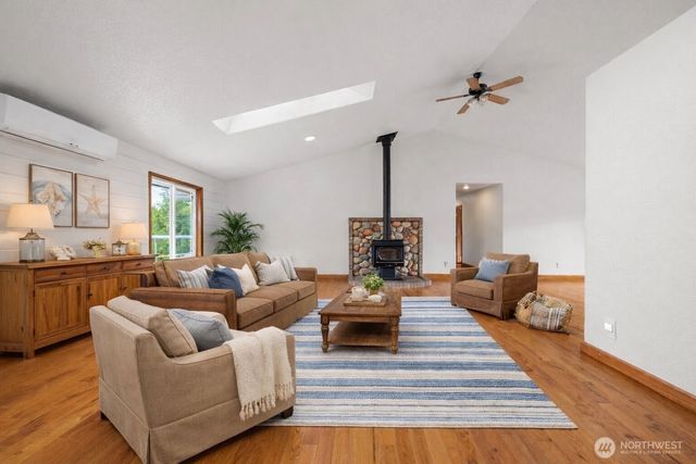 17107 Mill Ln, Long Beach, WA 98631