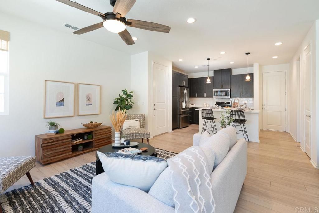Image 3 of property listing at 1185 Via Lucero, Oceanside, CA 92056