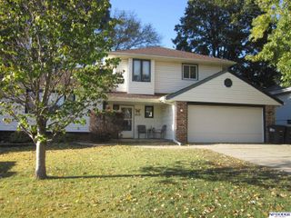 5822 S 104th Avenue, Omaha, NE 68127