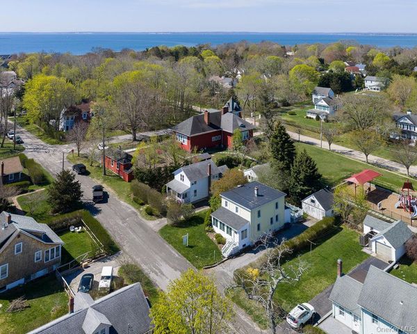 1415 4th Street, New Suffolk, NY 11956