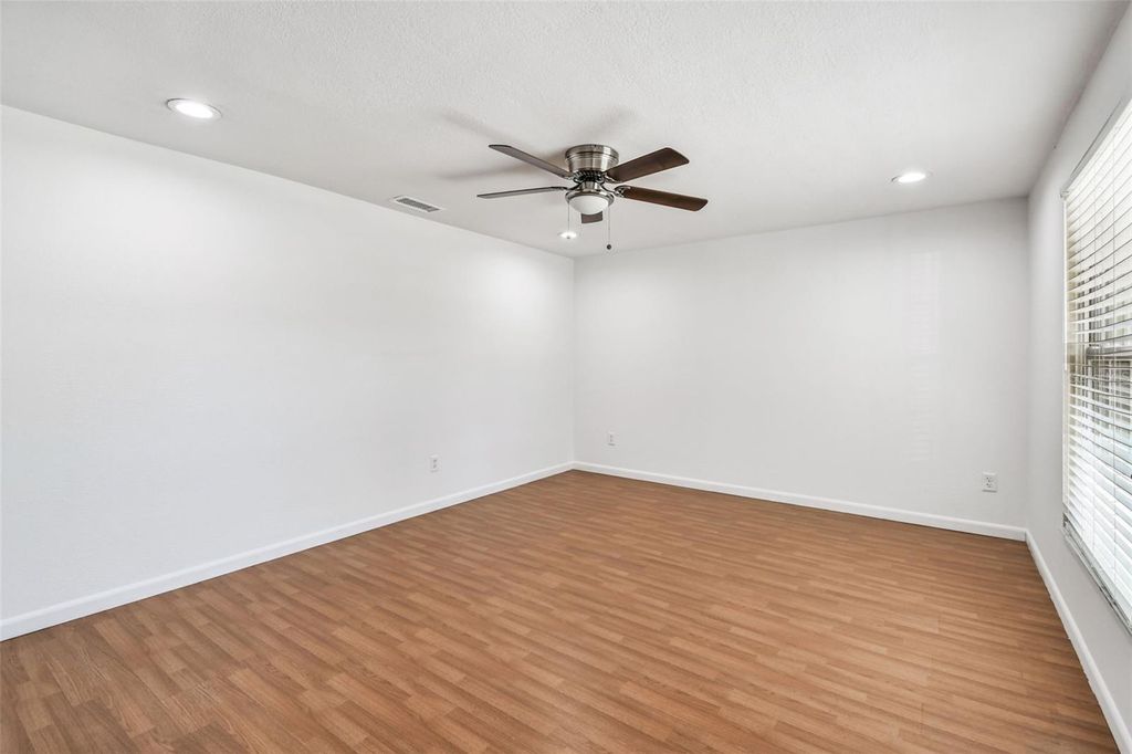 Image 12 of property listing at 3611 WISPERBREATH LANE, Tampa, FL 33619